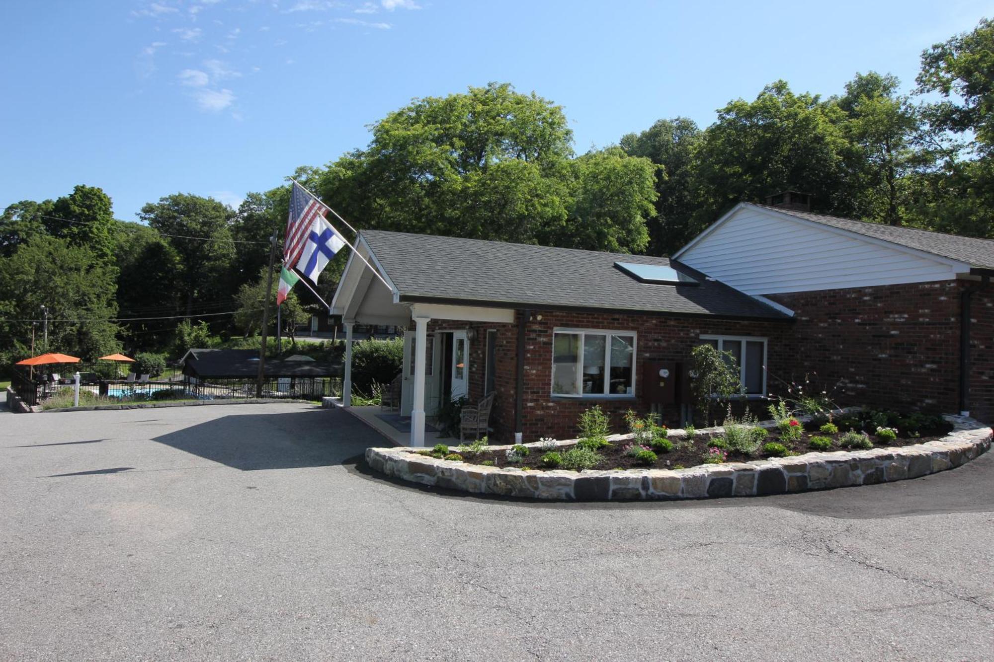 Heidi'S Inn Brewster Exterior photo